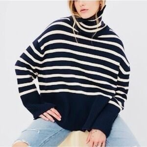 Like NEW - GAP Oversized Turtleneck Split Hem Sweater in Navy Blue Stripe - M